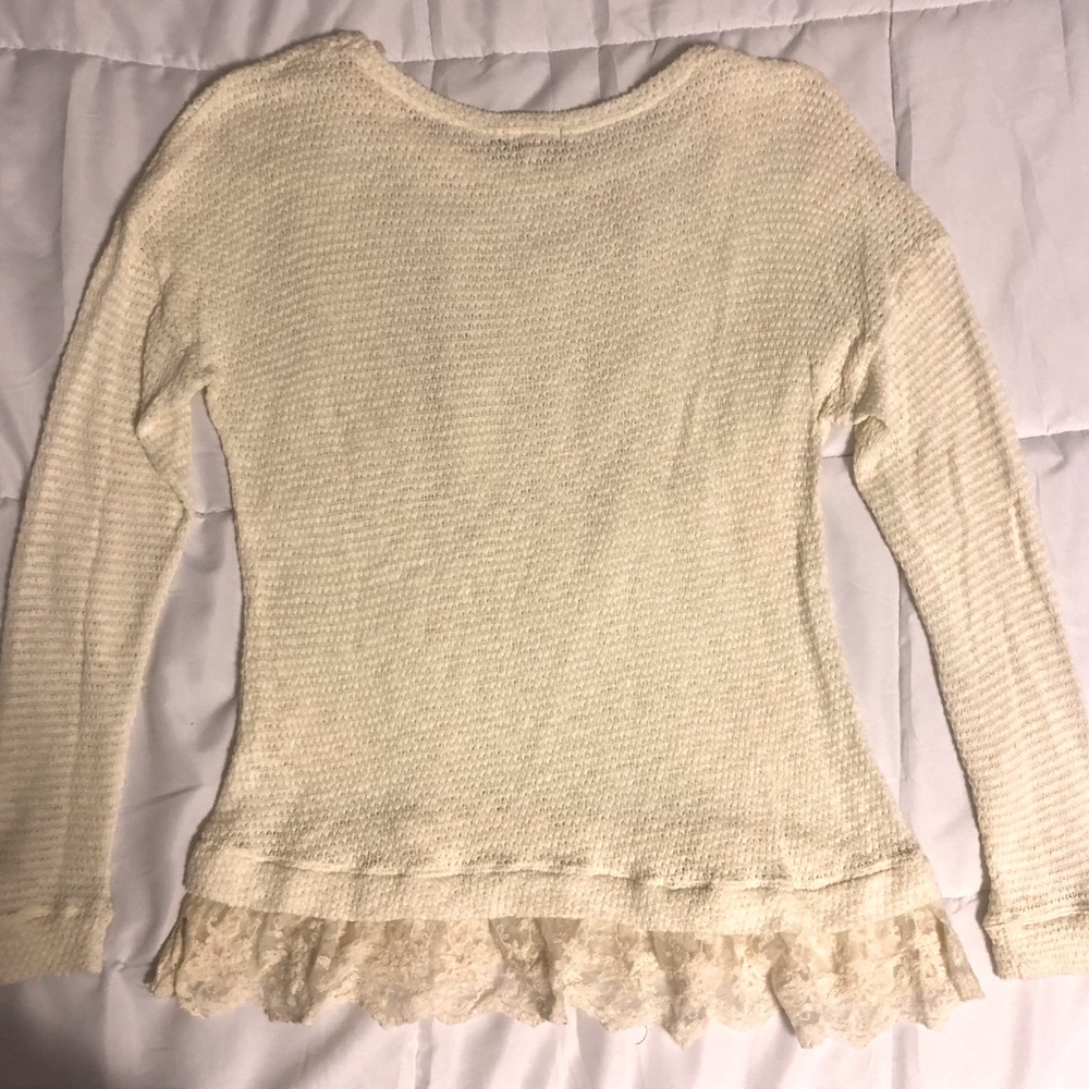 Pretty 😍 sweater with lace